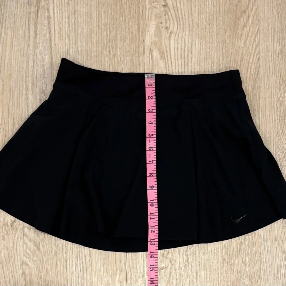 NIKE Dri-Fit tennis skirt built in short Sporty Pickleball Active Skort Size M